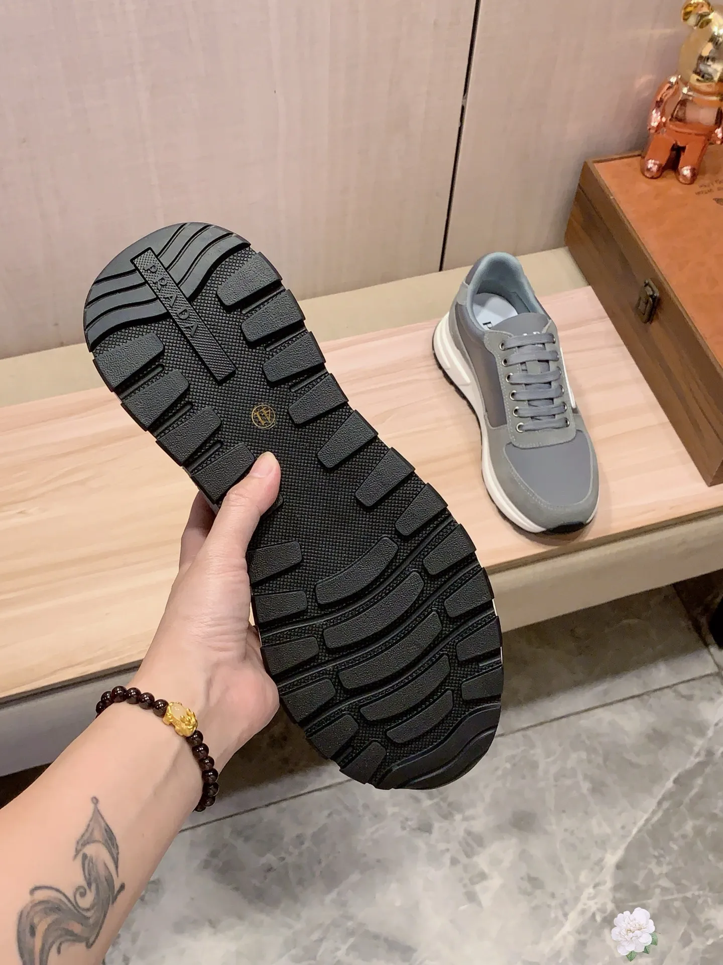 Men's Men's Shoes💰420💰💰🎩🎩[Lightning][Lightning] "PRADA*" The latest and most popular casual shoes, top brand [seduce] luxury~purchase, top~quality. [Strong] The upper is made of imported breathable cowhide with material ➕ breathable sheepskin feet (•) and fine workmanship. The original stylish and stylish soft rubber wear-resistant and non-slip outsole is light and comfortable on the feet. The real thing looks better when photographed. 085: code: 38-44, 3️⃣ colors selected